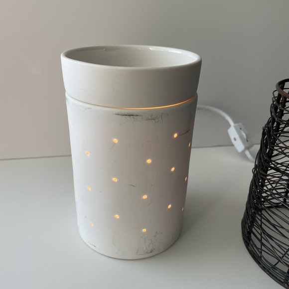 Scentsy 6” pin light warmer with loom wrap and bulb, works! - Picture 6 of 13